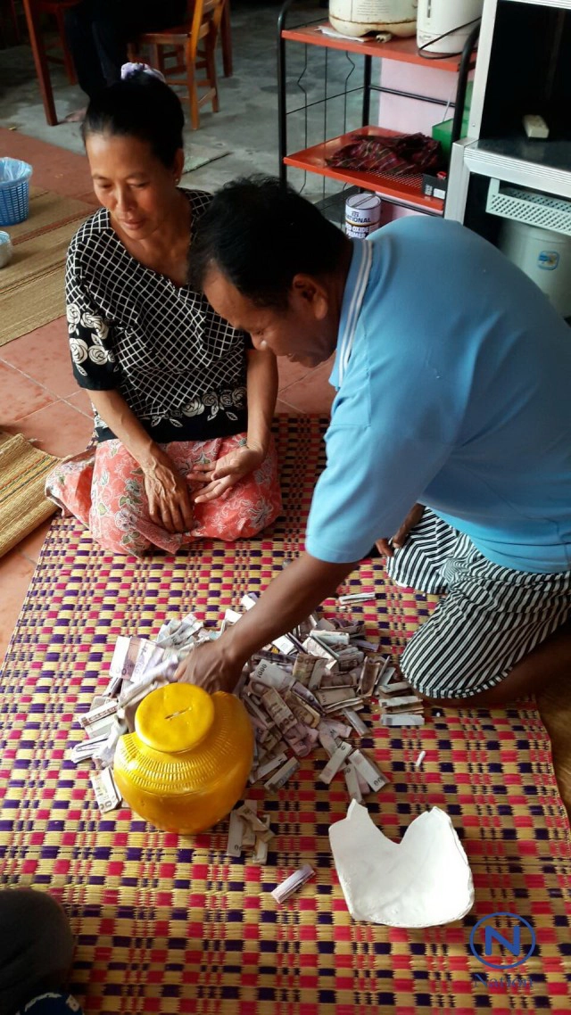 หนุ่มลูกกตัญญูเปิดใจ
ออมเงินในกระปุกออมสินร่วม 4 แสน
ให้เป็นของขวัญปีใหม่พ่อแม่