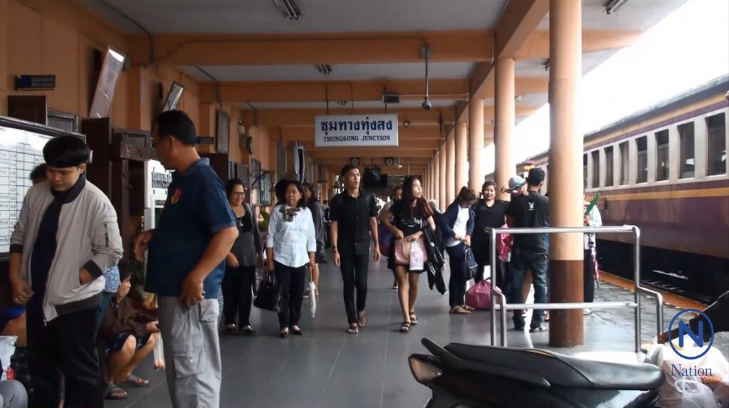 ขบวนรถไฟสายใต้ตอนล่างทุกขบวนหยุดวิ่ง หลังรางชำรุดหนัก น้ำป่ายังคงท่วมทุ่งสงต่อเนื่อง