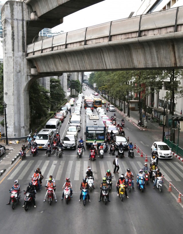 กลับสู่โลกแห่งความเป็นจริง! สภาพจราจร กรุงเทพฯ วันนี้
