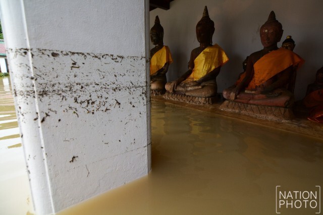 หวั่นพระธาตุเสียหาย น้ำทะลักเข้าวัดพระบรมธาตุไชยา