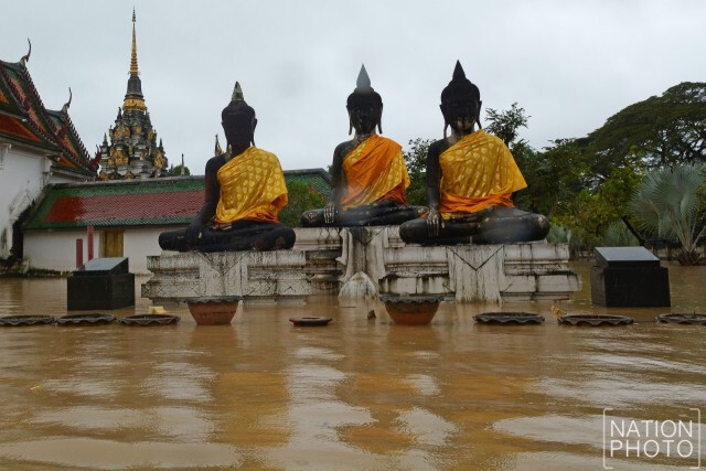 หวั่นพระธาตุเสียหาย น้ำทะลักเข้าวัดพระบรมธาตุไชยา