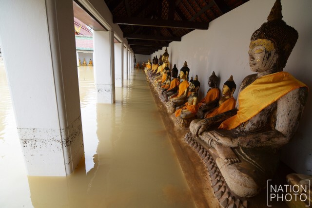 หวั่นพระธาตุเสียหาย น้ำทะลักเข้าวัดพระบรมธาตุไชยา
