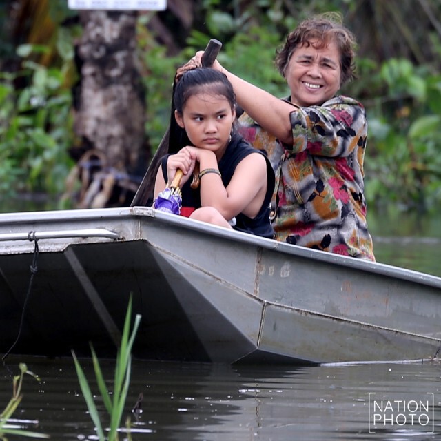ชาวปากพนัง เร่งอพยพสัตว์เลี้ยง-ทรัพย์สินขึ้นสู่ที่ปลอดภัย