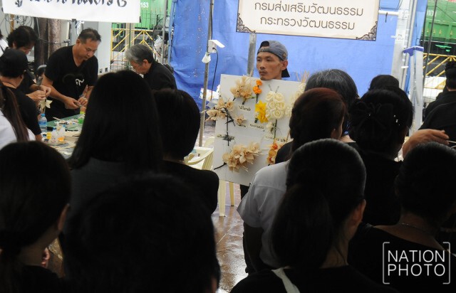 ศูนย์น้ำใจไมตรี สอนวิธีทำดอกไม้จันทน์ฟรี