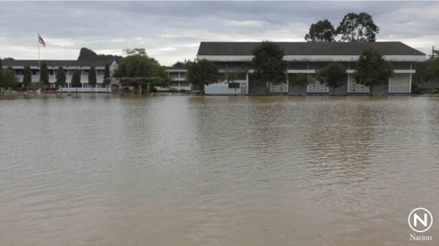 ตรังอ่วม! น้ำท่วมสถานที่ราชการ โรงเรียนปิดการเรียนการสอนจำนวนมาก