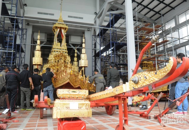 "ช่างสิบหมู่-ทหารกรมสรรพาวุธ" เข้าถอดชิ้นส่วน เตรียมซ่อมแซมราชรถน้อย