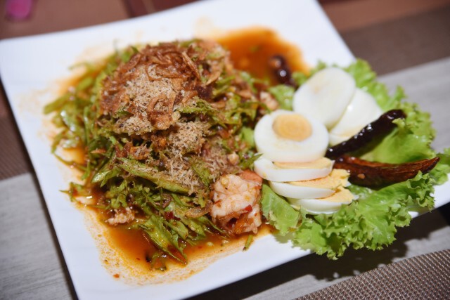 อร่อยปักหมุด : "TIME & TALES ตำรับวิเศษไก่ย่าง" ในบรรยากาศร่วมสมัย ริมเจ้าพระยา ใกล้แยกศรีย่าน