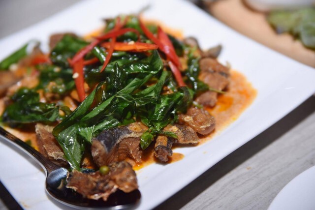 อร่อยปักหมุด : "TIME & TALES ตำรับวิเศษไก่ย่าง" ในบรรยากาศร่วมสมัย ริมเจ้าพระยา ใกล้แยกศรีย่าน