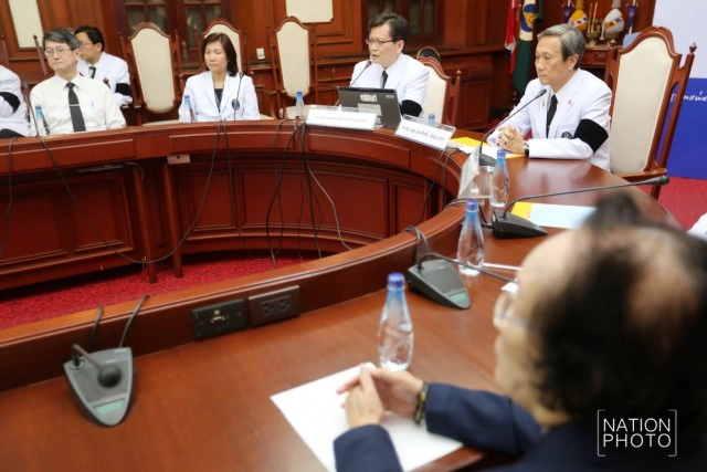 ภาพชุด งานแถลงข่าว "ศิริราชรักษามะเร็งเต้านมสำเร็จเทียบเท่ามาตรฐานโลก"