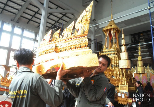 "ช่างสิบหมู่-ทหารกรมสรรพาวุธ" เข้าถอดชิ้นส่วน เตรียมซ่อมแซมราชรถน้อย