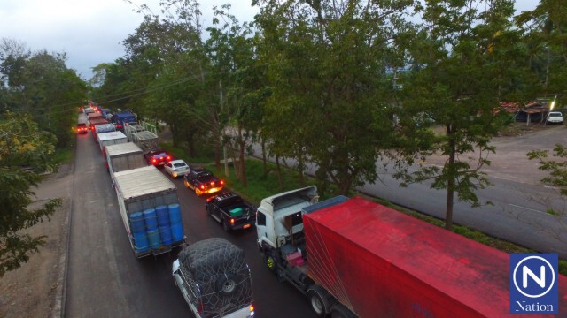 รถติดยาว 20 กม.!
ทางเข้าบางสะพานอัมพาต