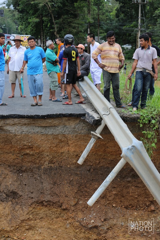 สะพานวังยาวขาด! ไม่สามารถผ่านลงใต้ได้