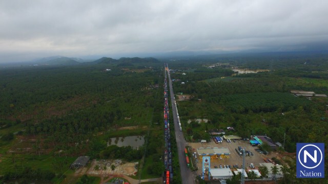 รถติดยาว 20 กม.!
ทางเข้าบางสะพานอัมพาต