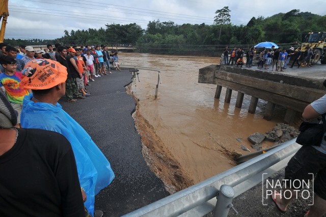สะพานวังยาวขาด! ไม่สามารถผ่านลงใต้ได้