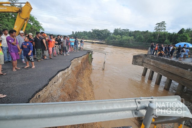 สะพานวังยาวขาด! ไม่สามารถผ่านลงใต้ได้