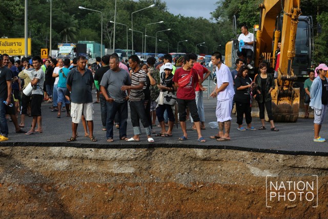 สะพานวังยาวขาด! ไม่สามารถผ่านลงใต้ได้