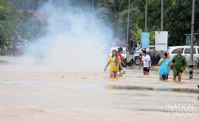 "บางสะพาน" วิกฤต! ระดับน้ำหลายจุดสูงเกิน 1 เมตร