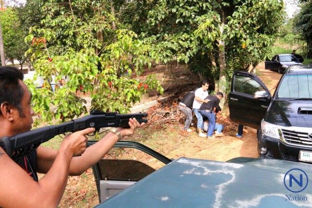 ปิดล้อมจับเอเย่นต์ยานรก
"ดา ห้วยใหญ่"  กลัวตายยกมือยอมจำนน
