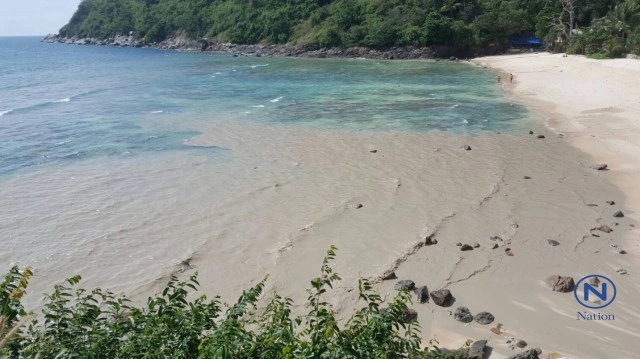 ชาวบ้านร้องสื่อ
โรงแรมภูเก็ต ปล่อยน้ำโคลนลงทะเล