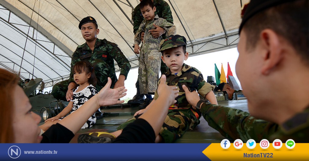 ประชาชน พาบุตรหลาน ชื่นชมยุทโธปกรณ์ กองทัพบก ประชาชน พาบุตรหลาน ชื่นชมยุทโธปกรณ์ กองทัพบก