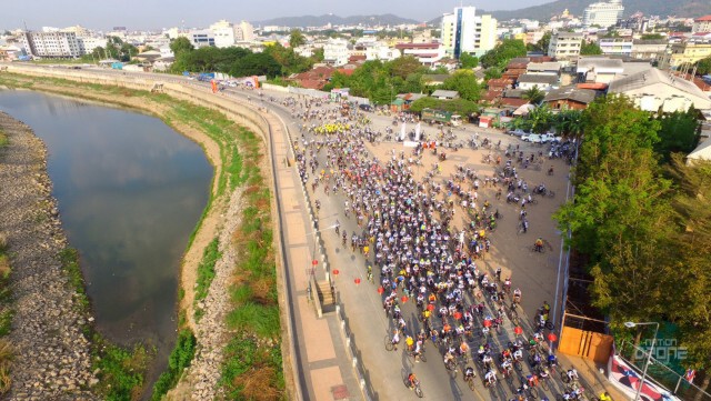 ภาพมุมสูง  เนชั่นชวนปั่น #NationBike ปี4 "ปั่นดูนก แดนมังกร @นครสวรรค์