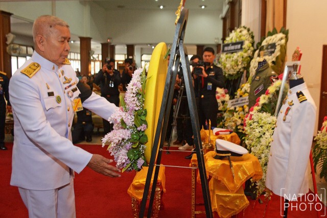 สมเด็จพระเจ้าอยู่หัว พระราชทานน้ำหลวงอาบศพ"น.ต.ดิลกฤทธิ์ ปัถวี"