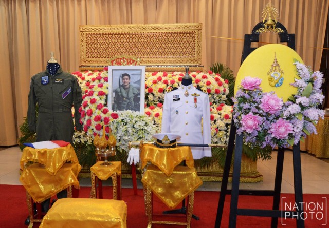 สมเด็จพระเจ้าอยู่หัว พระราชทานน้ำหลวงอาบศพ"น.ต.ดิลกฤทธิ์ ปัถวี"