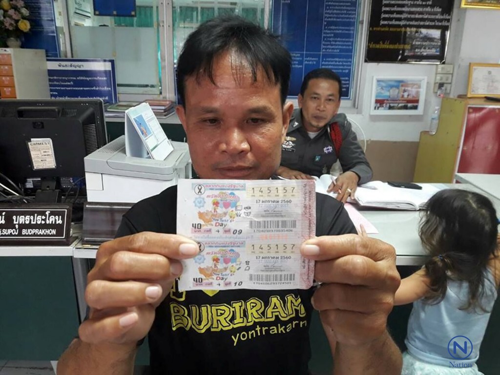 หนุ่มใหญ่บุรีรัมย์หวังแค่เลขท้าย
ดวงเฮง! ซื้อคู่เดียว รวย 6 ล้าน