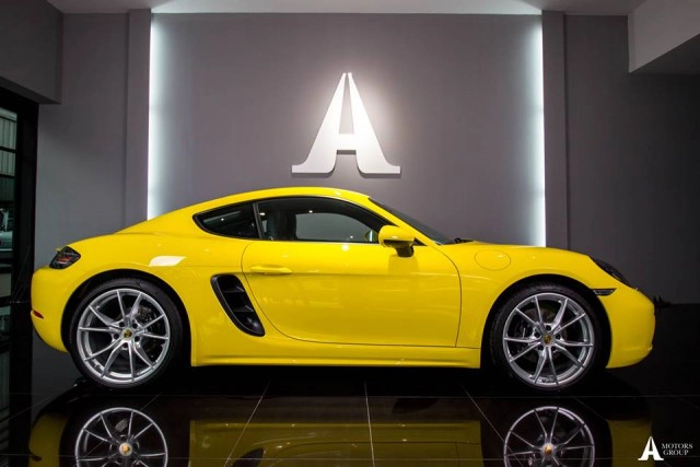 ปอร์เช่คันโก้ของ "บัวขาว"
เหลืองสุดอลัง 7 ล้านบาท!