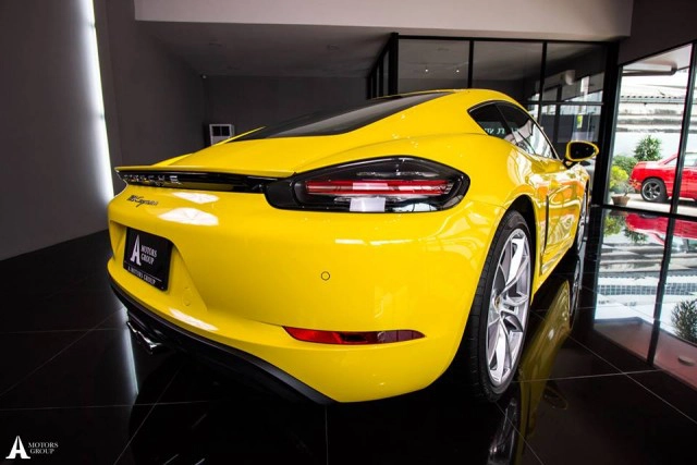 ปอร์เช่คันโก้ของ "บัวขาว"
เหลืองสุดอลัง 7 ล้านบาท!