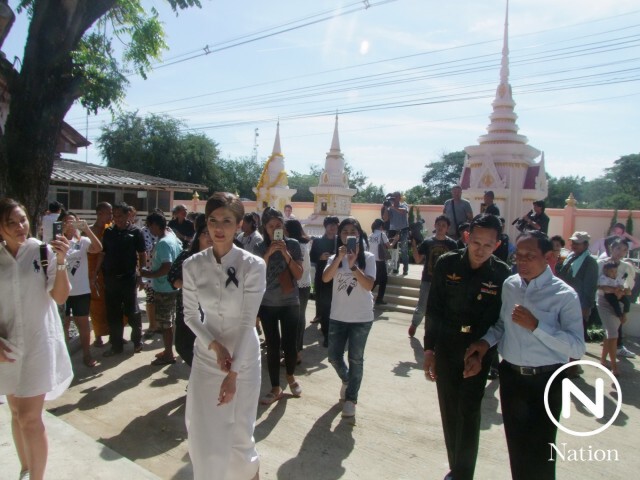 "แม่โบว์-น้องมะลิ" สวมชุดไทยจิตรลดาสีขาวสวยสง่าร่วมทำบุญครบ 1 ปี "ปอ ทฤษฎี"