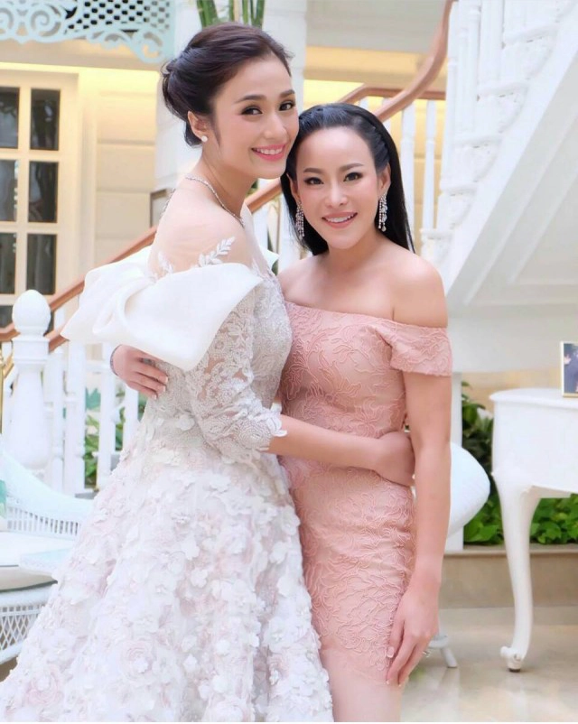 หมั้นสุดแสนหวาน...  "ครีม เปรมสินี-ปีเตอร์ จิรวัฒน์"