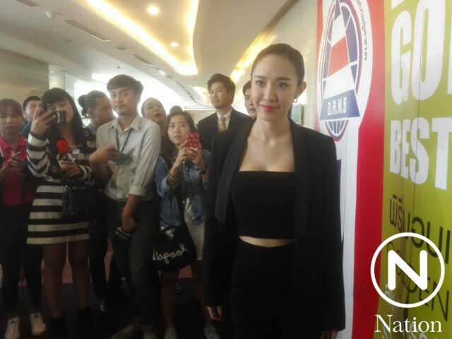 "น้ำชา ชีรณัฐ" ปัดตอบเรื่องเลิกรากับไฮโซพก ขอตอบงานหน้า แย้มไม่ต่อสัญญาแกรมมี่แล้ว