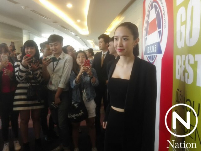 "น้ำชา ชีรณัฐ" ปัดตอบเรื่องเลิกรากับไฮโซพก ขอตอบงานหน้า แย้มไม่ต่อสัญญาแกรมมี่แล้ว