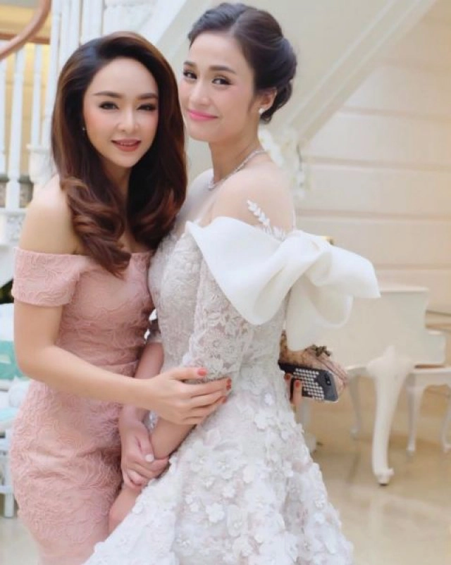 หมั้นสุดแสนหวาน...  "ครีม เปรมสินี-ปีเตอร์ จิรวัฒน์"