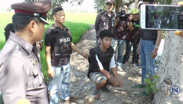 ตำรวจคุมตัวผู้ต้องหา ทำแผนฆ่านักศึกษาสาว
ลวงกินยาฆ่าหญ้า ก่อนลงมือข่มขืน ลากศพทิ้งทุ่งนา
