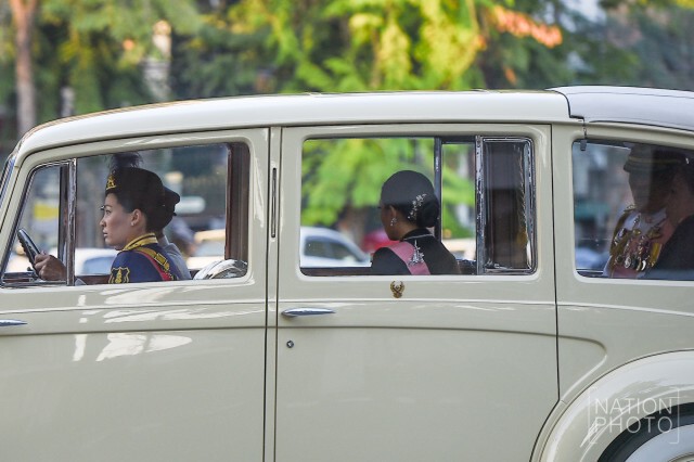 สมเด็จพระเจ้าอยู่หัว เสด็จฯ ทรงบำเพ็ญพระราชกุศลสตมวาร (100 วัน)