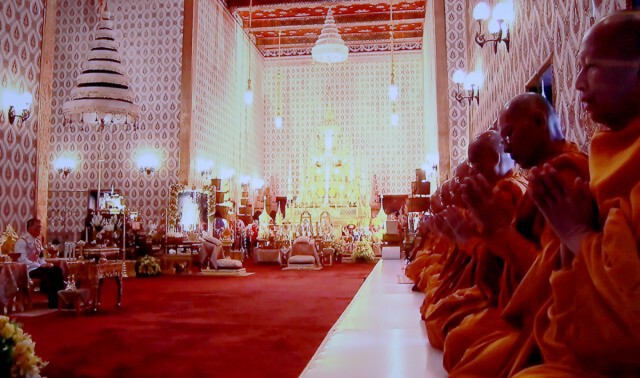 สมเด็จพระเจ้าอยู่หัว เสด็จฯ ทรงบำเพ็ญพระราชกุศลสตมวาร (100 วัน)
