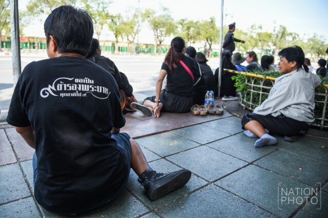 ภาพชุด ประชาชนรับเสด็จในหลวง ร.๑๐