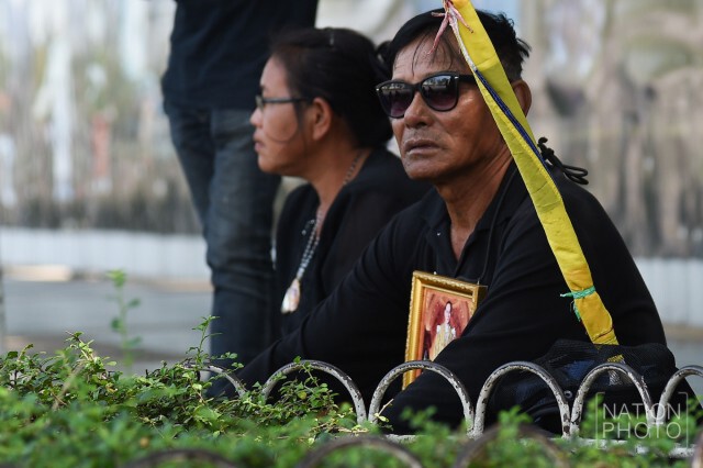 ภาพชุด ประชาชนรับเสด็จในหลวง ร.๑๐