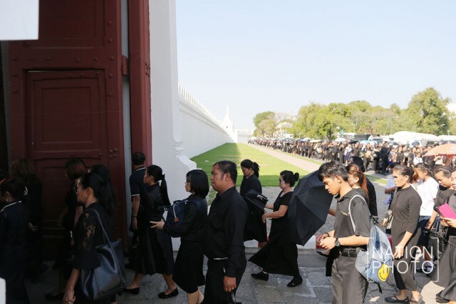 พสกนิกรเข้าสักการะพระบรมศพ 22 ม.ค. 60