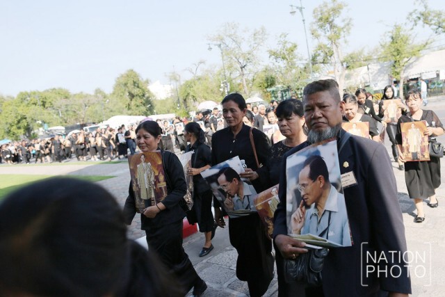 พสกนิกรเข้าสักการะพระบรมศพ 22 ม.ค. 60