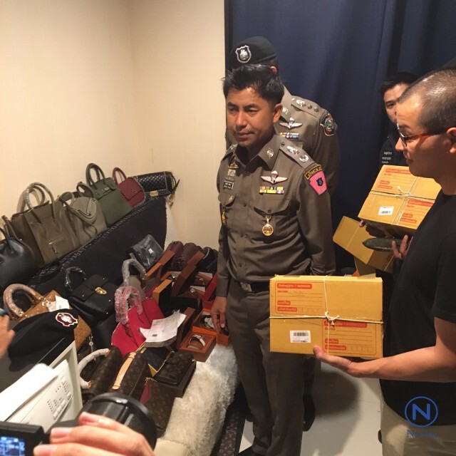 ตร.บุกจับสินค้าละเมิดลิขสิทธิ์-กระเป๋าแบรนด์เนมยี่ห้อดัง