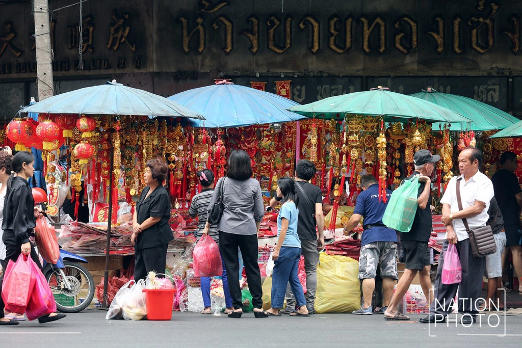 เยาวราชคึกคัก คนไทยเชื้อสายจีนแห่ซื้อของ วันจ่าย ในเทศกาลตรุษจีน