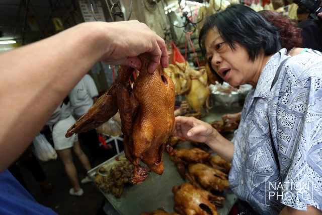 เยาวราชคึกคัก คนไทยเชื้อสายจีนแห่ซื้อของ วันจ่าย ในเทศกาลตรุษจีน