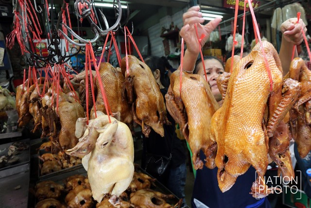 เยาวราชคึกคัก คนไทยเชื้อสายจีนแห่ซื้อของ วันจ่าย ในเทศกาลตรุษจีน