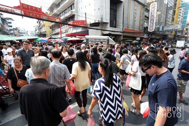เยาวราชคึกคัก คนไทยเชื้อสายจีนแห่ซื้อของ วันจ่าย ในเทศกาลตรุษจีน