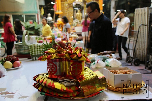 ชาวไทยเชื้อสายจีนไหว้องค์สมเด็จเจ้าพ่อปากคลองตลาด