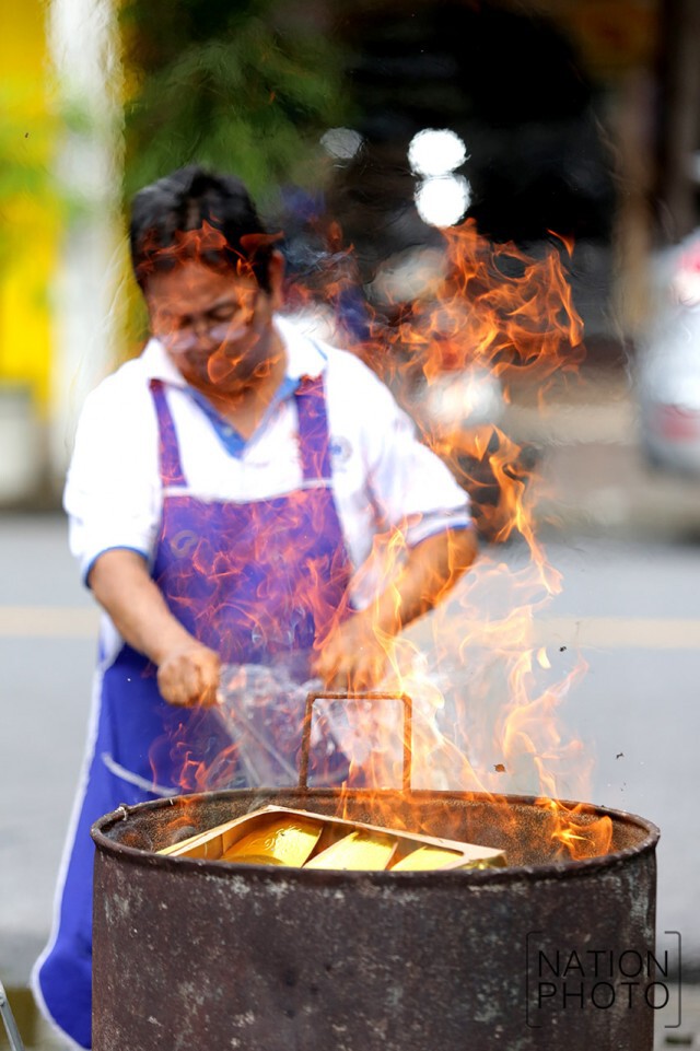 ชาวยะลา ทำพิธีไหว้เจ้า-บรรพบุรุษ