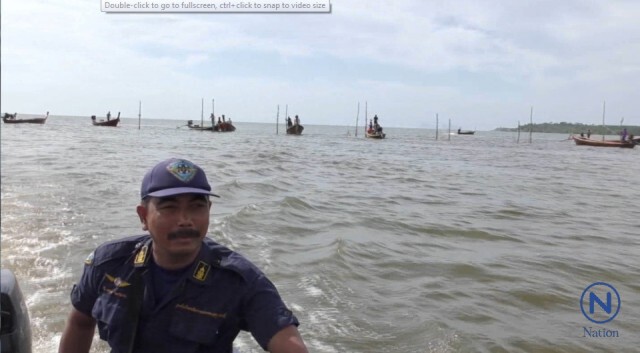 สนธิกำลังรื้อถอนโพงพาง
กลุ่มชาวบ้านขับเรือนำ"คนชรา-เด็ก"ขวาง
จนท.ต้องล้มเลิกภารกิจ